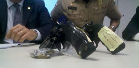 Um dos grupos conseguia armas rendendo seguranças de bancos / Foto: Milton Raulino / Especial para o JC