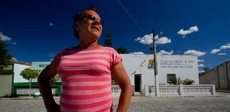 Agricultora Joicy Melo, 51 anos, fez duas reaberturas para dilatar as paredes vaginais / Foto: Rodrigo Lobo/JC Imagem