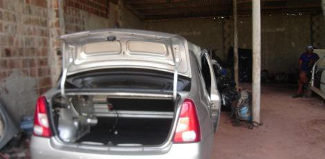 Oficina em Goiana recebia carros roubados que eram desmanchados / Foto: Polícia Civil / Divulgação