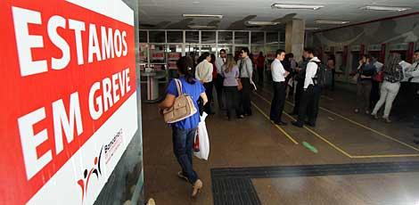 Atividades bancárias serão retomadas a partir de amanhã (27) / Foto: Guga Matos/ JC Imagem