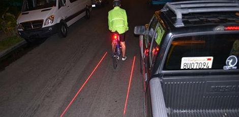 Faixas auxiliam na segurança dos ciclistas durante a noite / Foto:  Xfire/Divulgação 
