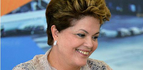 Dilma saudou o estádio entoando o canto ?Ô, o Mineirão voltou? / Foto: PEDRO LADEIRA / AFP