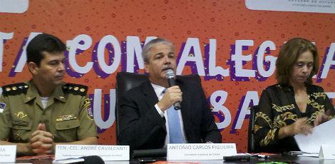 O secretário Antônio Carlos Figueira anunciou os reforços na manhã desta quinta / Foto: Maiara Melo / JC
