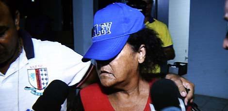 Avó foi detida e levada para a delegacia do Cabo de Santo Agostinho / Foto: Reprodução/TV Jornal