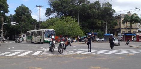 Agentes da CTTU impedem acesso de ônibus ao Centro do Recife / Foto: João Carvalho / JC Imagem
