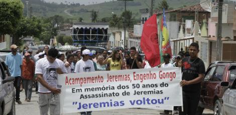 Moradores fizeram uma passeata no sábado (31) pelas ruas do distrito de Serrita até a antiga sede da delegacia sindical, local de atuação de Jeremias / Edmar Melo/JC Imagem