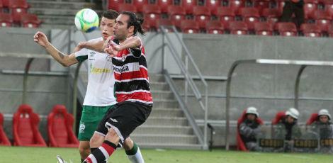Leo Gamalho é esperança de gols do time tricolor / Foto: Guga Matos/JC Imagem