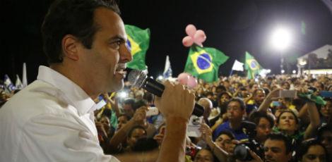 Governador eleito de Pernambuco, Paulo Câmara, defendeu candidatura do tucano / Foto: Igo Bione/JC Imagem