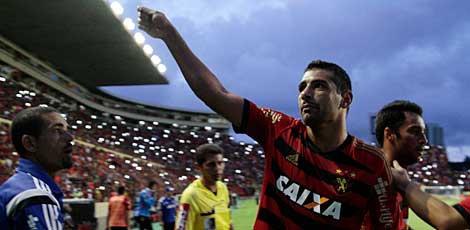 Diego Souza chegou ao terceiro gol com a camisa rubro-negra / Guga Matos/JC Online