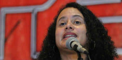 Ex-prefeita Luciana Santos diz que é preciso ouvir aliados / 