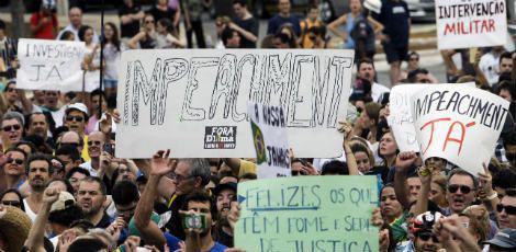 Petistas ouvidos pela reportagem atribuem o desgaste de Dilma ao abandono da agenda política pelo governo / Foto: MIGUEL SCHINCARIOL / AFP