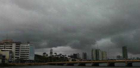 Agência Pernambucana de Águas e Climas (Apac) emitiu aviso sobre possibilidade de fortes chuvas /  Foto: Igo Bione/JC Imagem