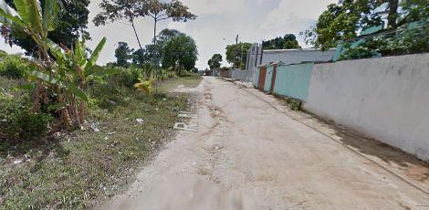 Vítima estaria jogando dominó na Rua Moçambique quando dois homens teriam se aproximado e efetuado os disparos / Foto: Reprodução/Google Street View