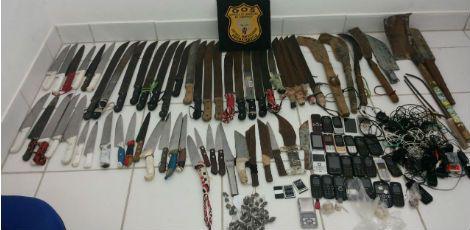 No total, foram encontradas 62 armas brancas. / Foto: Divulgação/Seres