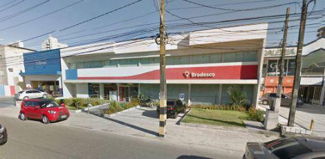 Quatro suspeitos assaltaram a unidade, localizada na Rua Barão de Souza Leão / Foto: Reprodução / Google Street View