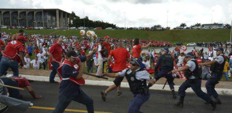 Em Brasília, um balanço preliminar divulgado pela Câmara informou nesta terça-feira (7) que o protesto teve oito feridos / Foto: Wilson Dias / Agência Brasil