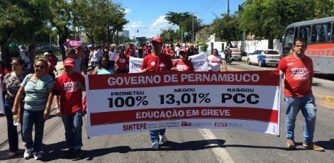 Em Pernambuco, professores seguem em greve apesar de pressões na Justiça / Alexandre Gondim/JC Imagem