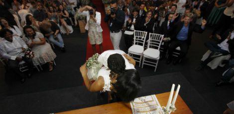 Casais trocaram alianças e beijos no altar / Fernando da Hora/ JC Imagem
