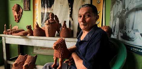 Ceramista Mestre Nuca (foto) é um dos homenageados desta edição. Sua obra vai inspirar a decoração da feira / Foto: Heudes Regis/ JC Imagem