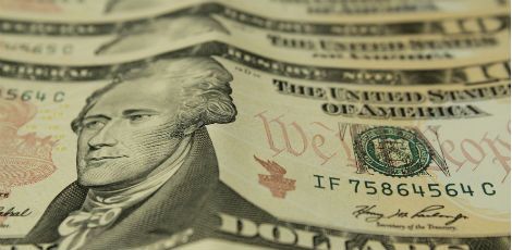 Notas falsas foram descobertas quando uma estudante brasileira tentou depositar US$ 2,5 mil em um banco dos Estados Unidos / Foto: Marcos Santos/USP Imagens
