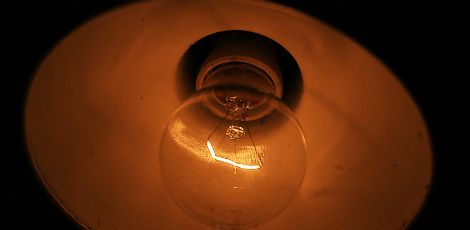 O fim do consumo de lâmpadas incandescentes nas casas brasileiras pode gerar uma economia de 4% de toda a energia elétrica usada para abastecer residências / Foto: Carlos Severo / Fotos Públicas