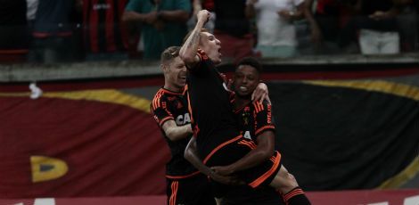 Sport vem empolgado após vencer o São Paulo por 2x0 no domingo / Guga Matos/JC Imagem