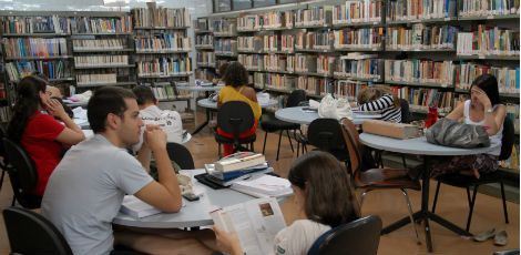 A recomendação é de que o estudante evite estudar em casa e procure, por exemplo, as bibliotecas / Foto: Renato Araujo / ABr