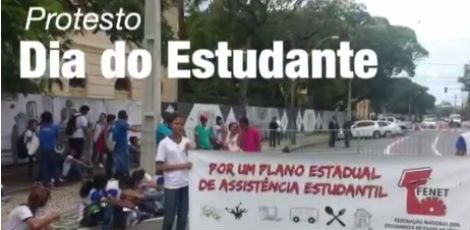 Estudantes em frente ao Palácio do Campo das Princesas / Foto: Vídeo JC Imagens