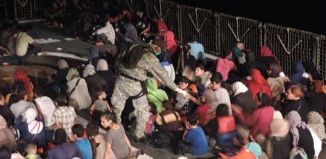 Duzentos e vinte imigrantes foram resgatados pela corveta Barroso da Marinha do Brasil / Foto: Marinha do Brasil / Divulgação