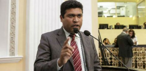 Deputado e policial militar, Joel da Harpa (PROS) concorda com emenda de Uchoa que retira do projeto do governo o artigo 1º , que  atribui com privativa dos delegados a lavratura de TCOs