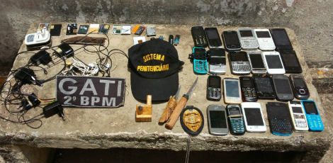 24 celulares foram apreendidos no presídio de Goiana, Zona da Mata Norte de Pernambuco / Foto: Divulgação/SERES