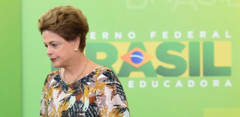 Ao final, o procurador do Tribunal aponta para várias ilegalidades fiscais do governo Dilma / Foto: EVARISTO SA / AFP