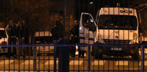 Os ataques, que aconteceram na noite desta sexta-feira (13), ocorreram em sete lugares diferentes / Foto: AFP