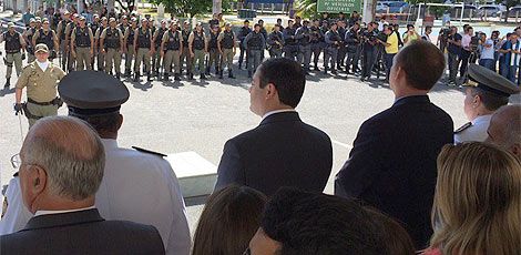 O governador Paulo Câmara, durante cerimônia de posse do novo comandante da Polícia Militar / Foto: Felipe Vieira/JC