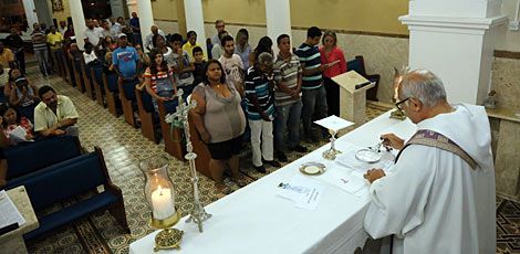 Cerimônia foi realizada na Igreja de Nossa Senhora da Piedade, em Santo Amaro / Foto: Alexandre Gondim/ JC Imagem