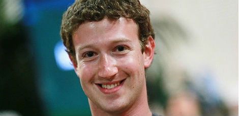 Mark Zuckerberg sugeriu a utilização do Facebook Messenger como alternativa ao WhatsApp / Foto: AFP