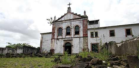 Igreja do Convento Franciscano teve as atividades religiosas suspensas em 2010 / Foto: Sérgio Bernardo/JC Imagem