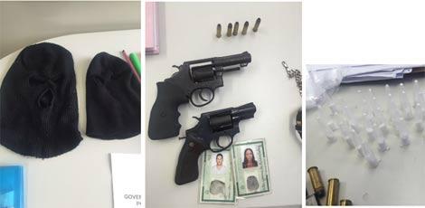 Foram encontrados com Washington armas de fogo, munições, cocaína, toucas e balança de precisão / Foto: Divulgação