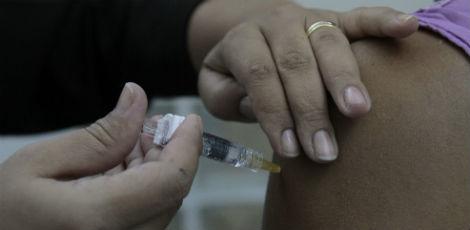 A vacinação é a principal forma de se evitar a gripe  / Guga Matos/JC Imagem