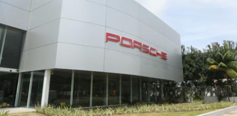 Loja é uma filial da importadora oficial da Porsche no Brasil / Alexandre Gondim/JC Imagem