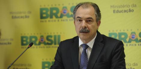 O ministro da Educação, Aloizio Mercadante, avalia que a nova versão é mais avançada do que o texto inicial / Foto: Agência Brasil
