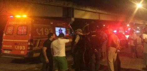 Ambulância foi interceptada por quatro homens armados / Foto: Thales Siqueira/Rádio Jornal