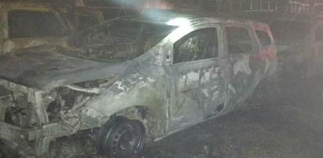 Um total de 73 veículos foram atingidos pelas chamas. / Foto: Divulgação/ Corpo de Bombeiros