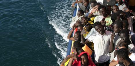 Resultado de imagem para Itália resgata número recorde de imigrantes em um dia