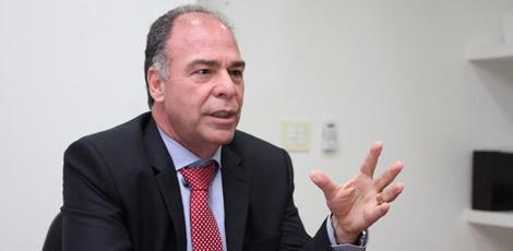 Fernando Bezerra é acusado de realizar os esforços políticos para assegurar as obras de infraestrutura da refinaria / Foto: Sérgio Bernardo/JC Imagem