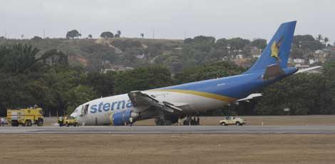 Avião de carga da empresa Sterna derrapou na pista / Foto: Bobby Fabisak/JC Imagem
