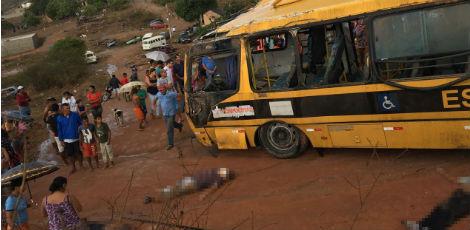 Motorista perdeu o controle do ônibus e capotou, disse a polícia / Foto: Reprodução / Divulgação