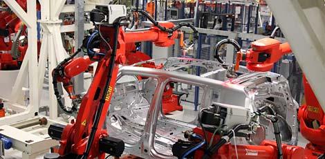 Na Jeep, mais de 700 robôs trabalham na fabricação dos carros / Foto: Sérgio Bernardo/JC Imagem