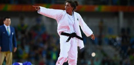 Ouro nos Jogos Olímpicos do Rio, a judica Rafaela Silva é uma das indicadas ao prêmio de melhor atleta / AFP