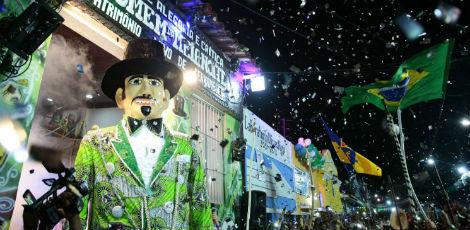 Resultado de imagem para foto Homem da Meia-noite emociona foliões durante desfile em Olinda